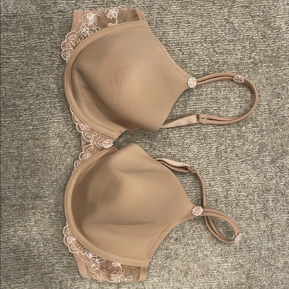 Victoria Secret size 36B Ipex Angels bra.  New with tags.